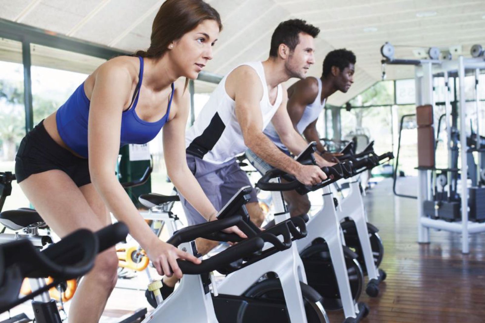 Kết hợp luyện tập thể dục thể thao để giữ gìn vóc dáng cân đối